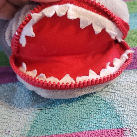 Kids Shark slippers1 - Picture 3 of 7
